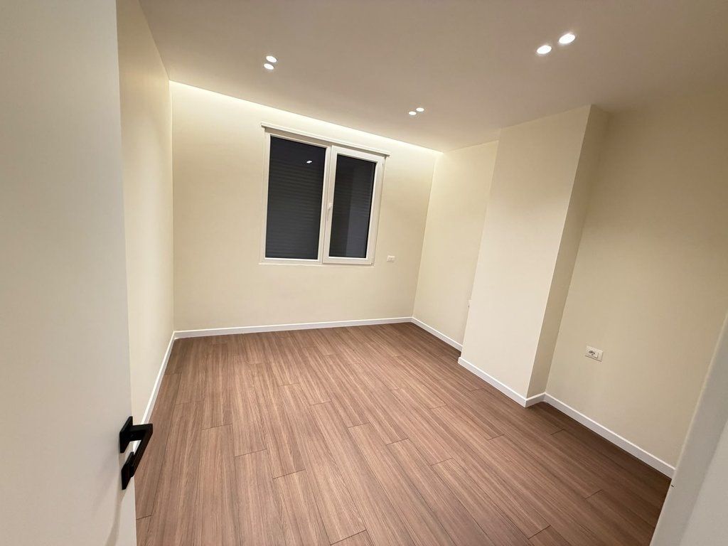 SHITET APARTAMENT 2+1+ GARAZH – Materniteti i ri, TIRANË