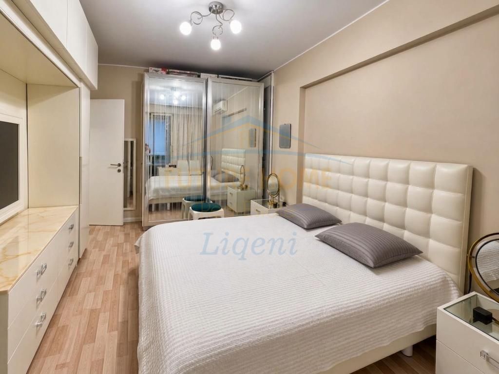 Appartamento 2+1+2+Veranda in vendita al Kristal Center, Tirana