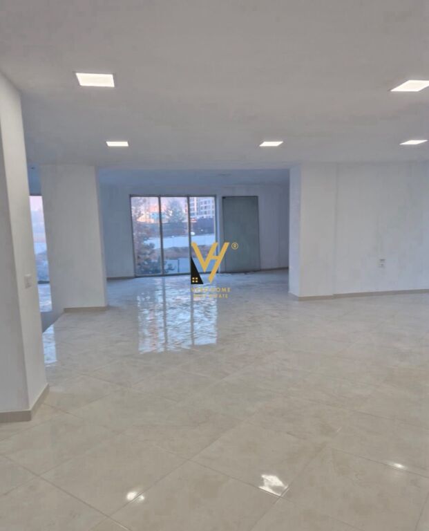 JEPET AMBIENT BIZNESI DUPLEX 260 M2 TE BULEVARDI I RI 260.000 LEKE