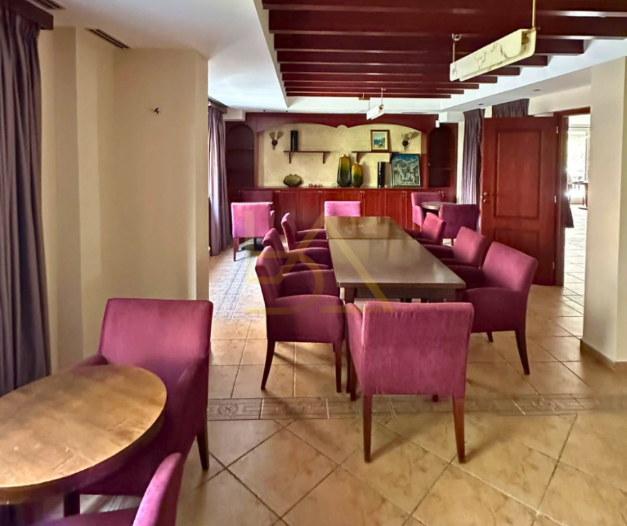 JEPET ME QIRA LOKAL – BRRYL, TIRANË