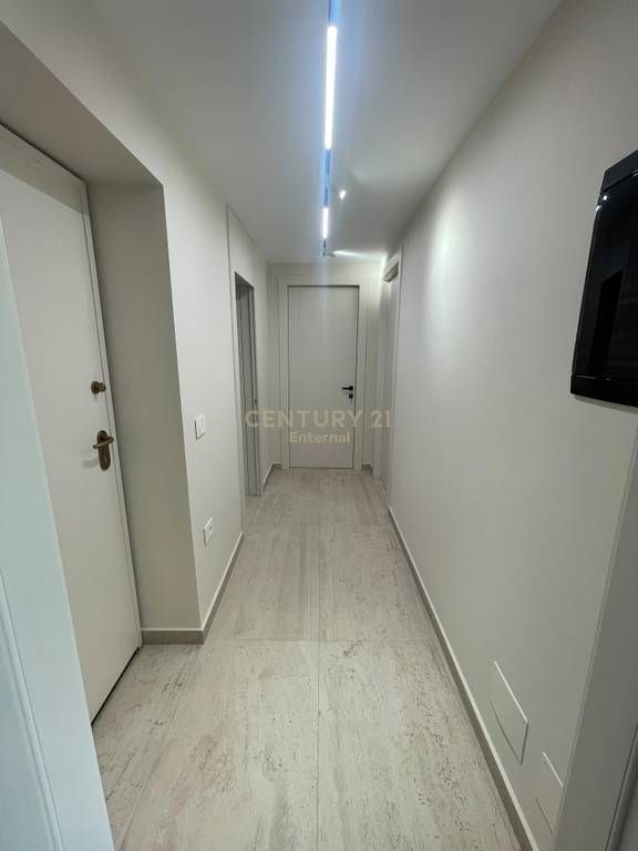 Shitet Apartament 2+1 ne Qender te Tiranes