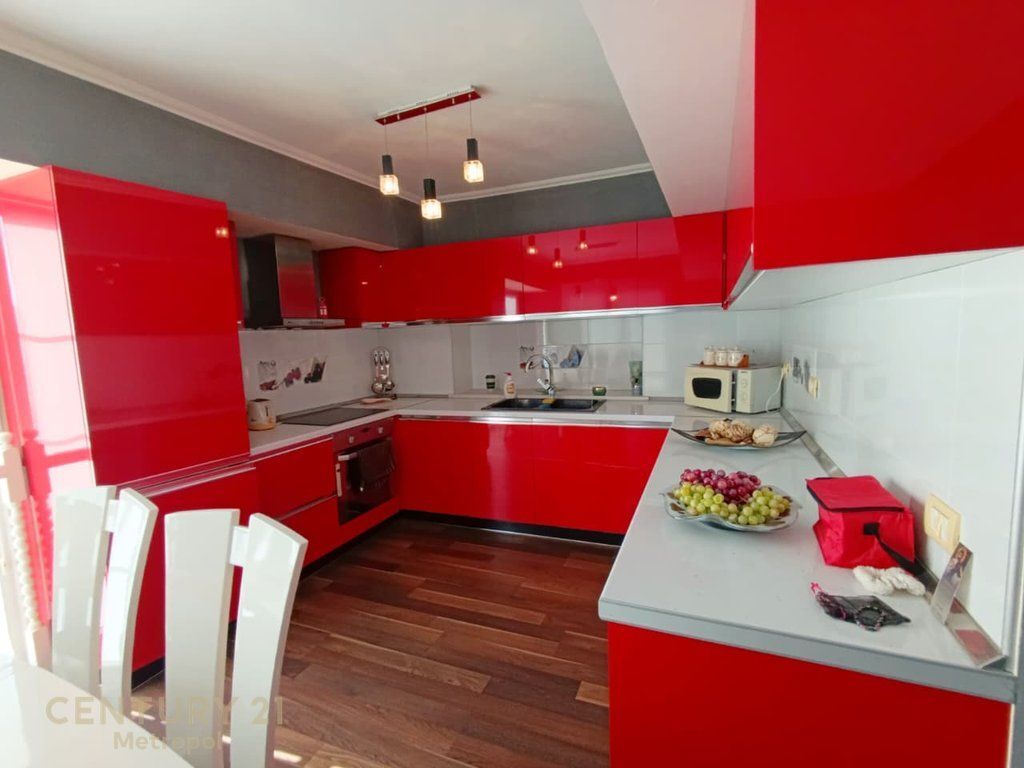 APARTAMENT 3+1+2 PRANE MATERNITETIT TE RI
