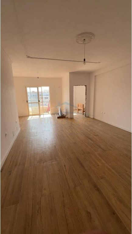 Shitet, Apartament 1+1, Unaza e Re