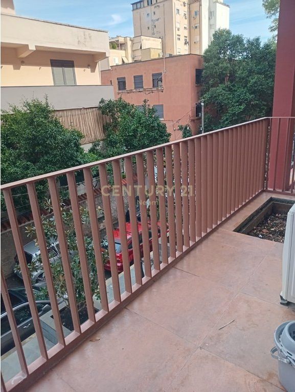 LOCALE COMMERCIALE IN AFFITTO 80M2 PRESSO GARDEN BUILDING, VIA KAVAJES