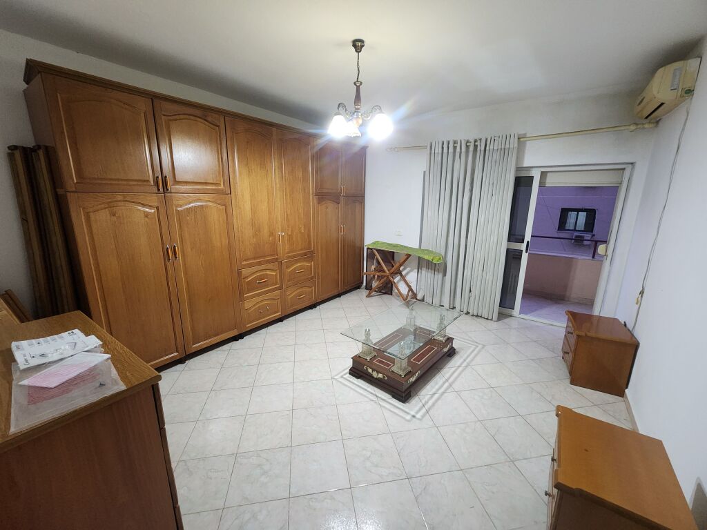 Shitet,Apartament 3+1+2,Komuna e Parisit
