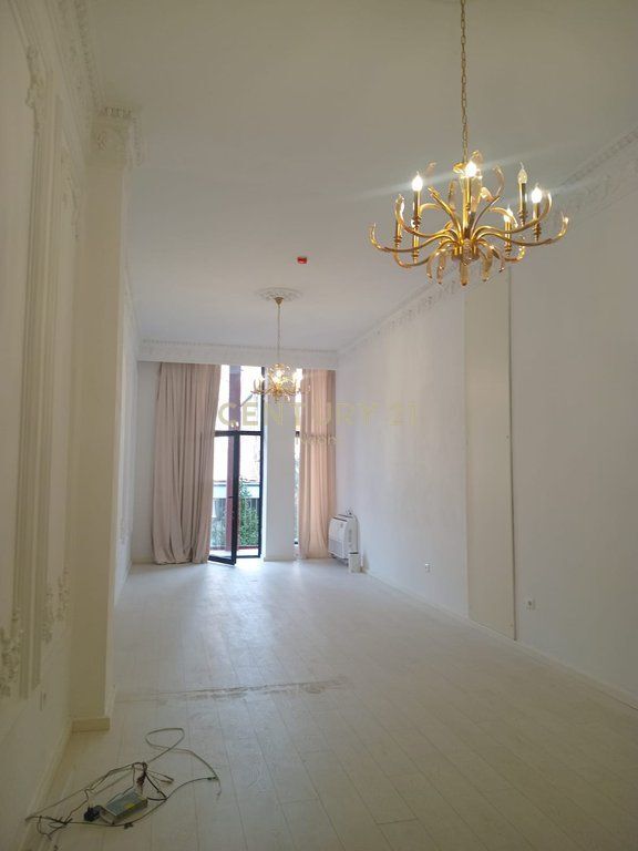 LOCALE COMMERCIALE IN AFFITTO 80M2 PRESSO GARDEN BUILDING, VIA KAVAJES