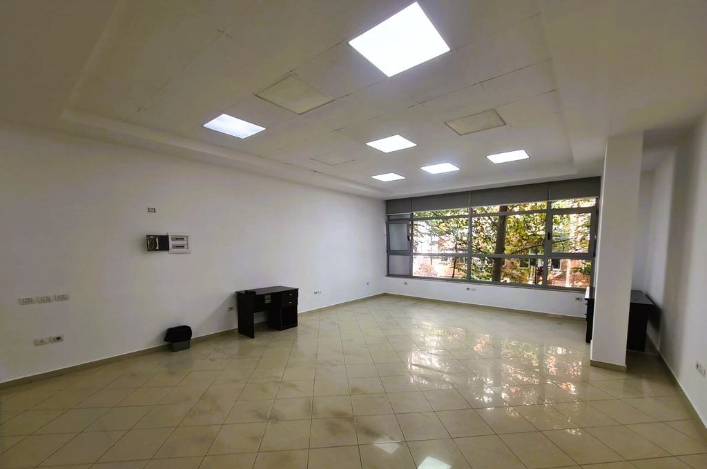 ZYRE 140M2 TEK RRUGA E KAVAJES!