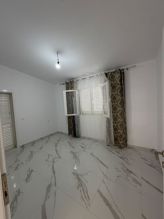 Jepet me qera kati 3 i nje shtepie private 📍Billa spitallë, Durres