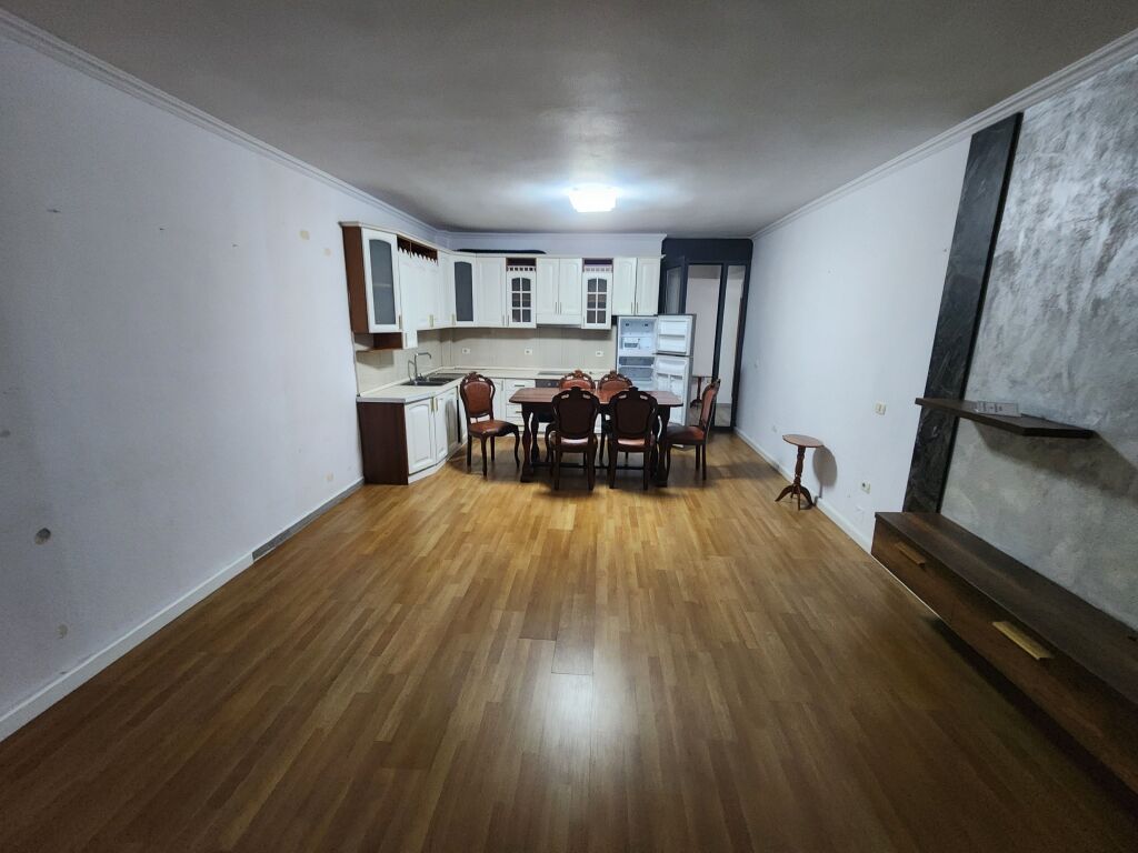 Shitet,Apartament 3+1+2,Komuna e Parisit