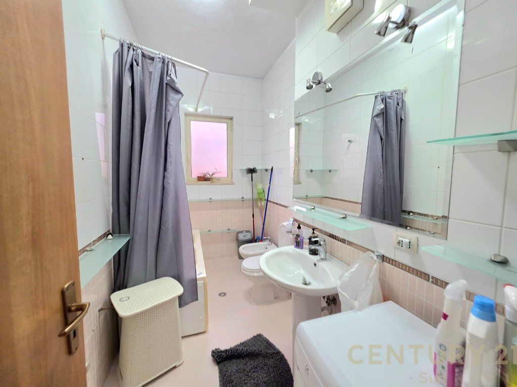 Apartament 2+2 Me Qira në Kopshtin Botanik Zoologjik, Tiranë - Çmimi: Kontaktoni | 108 m²