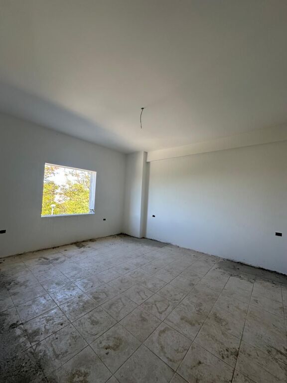 Shitet Apartament 2+1