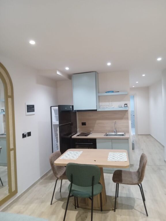 🏡 JEPET ME QIRA APARTAMENT 1+1 – KOMPLEKSI ODEON, VLORË