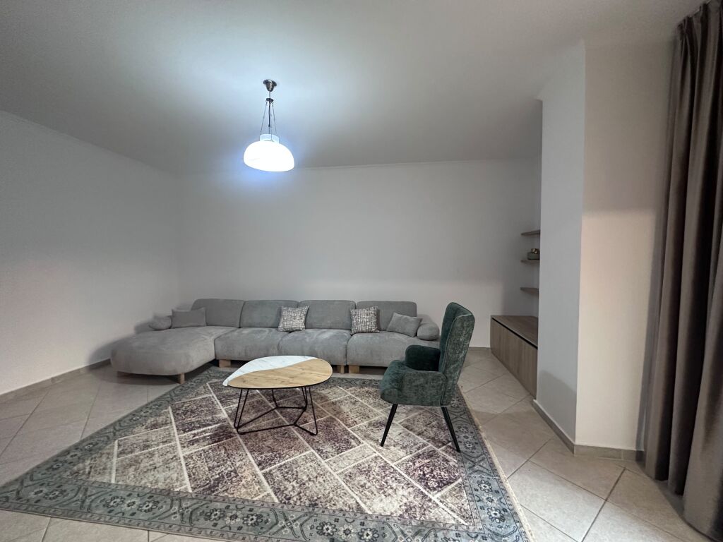 Affittasi 2+1 Viale Zogu i Pare  800€