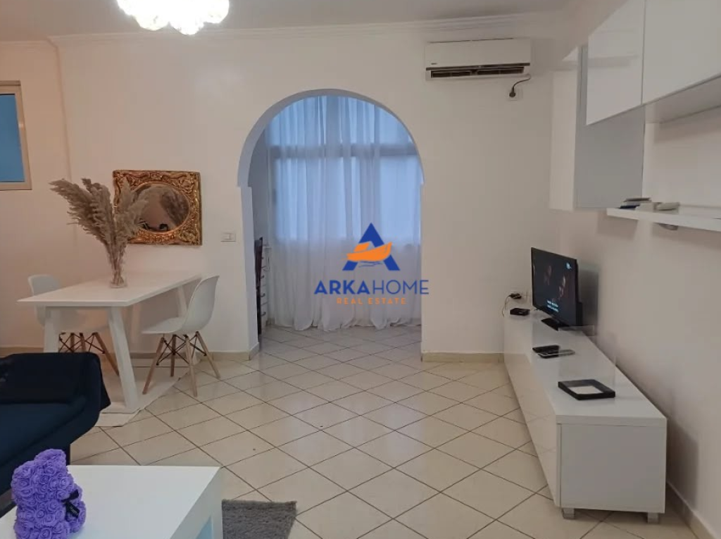 JEPET APARTMENT ME QERA 1+1+BALLKON "RRUGA PETRO NIN LUARASI" 55.000 LEKE