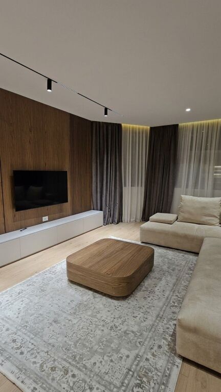 Appartamento di Lusso in Affitto 3+1, 140 m², Via Kosovarëve, Tirana