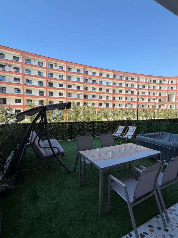 Appartamento 1+1+giardino arredato in vendita presso Rezidenca Eon, Golem, Durres, Mali i Robit, Shkembi i Kavajes.