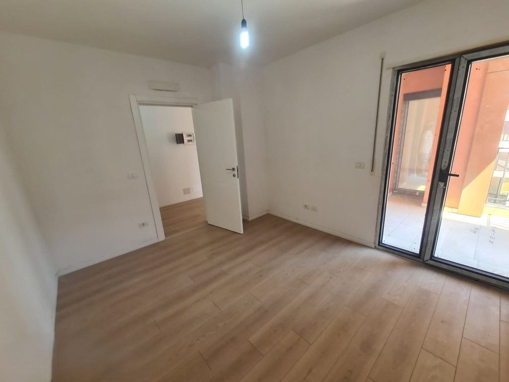 APARTAMENT 2+1 TEK SHKOLLA E KUQE! 249,000 €