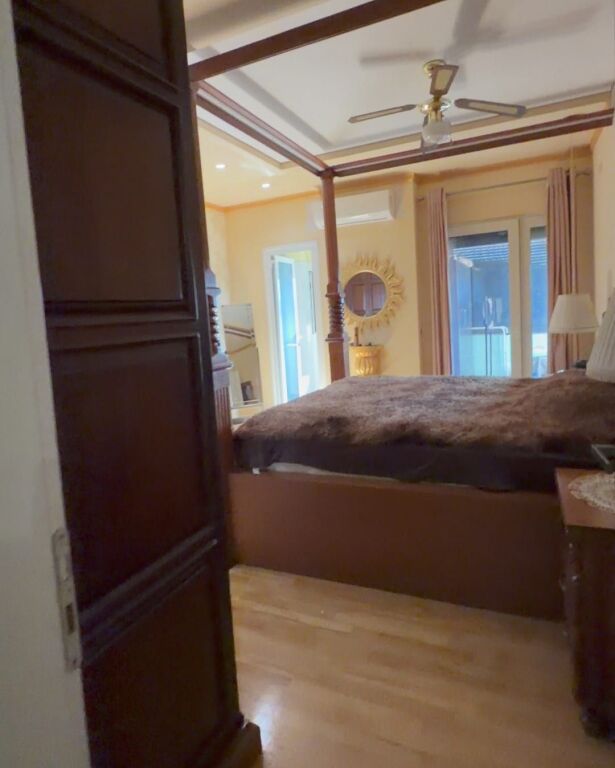 Shitet apartament 2+1+2 tek Kodra e Priftit , prane Unazes se Madhe , Kinostudio , Porcelan , Shkoze , Fresku .