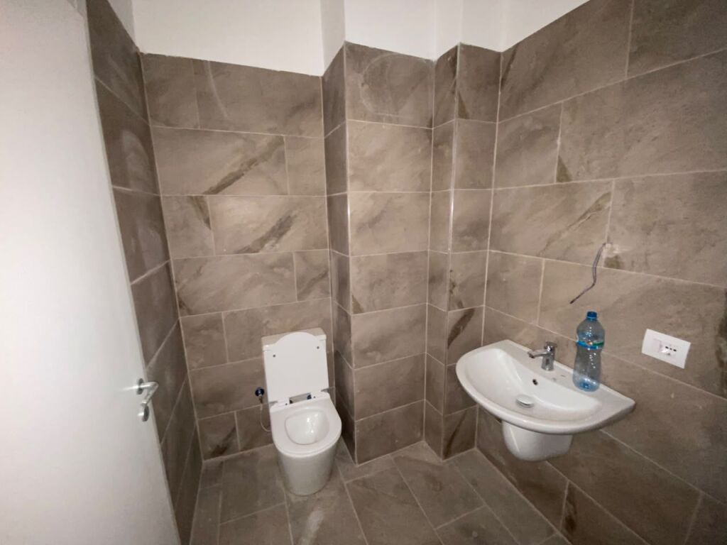 Shitet, Apartament 1+1 , Sauk, Tirane . Empire75357