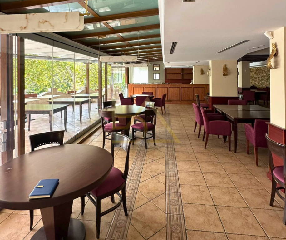 JEPET ME QIRA LOKAL – BRRYL, TIRANË