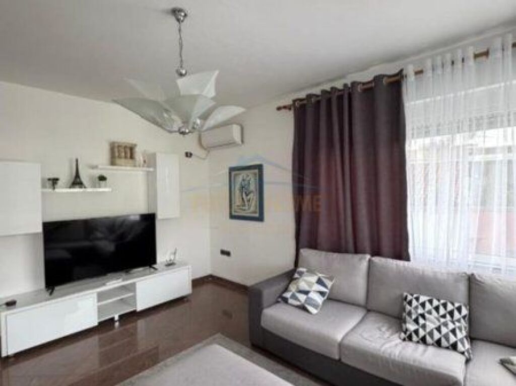 Affitto,Appartamento 1+1+Veranda,Via Pjetër Bogdani,Blocco,Tirana.