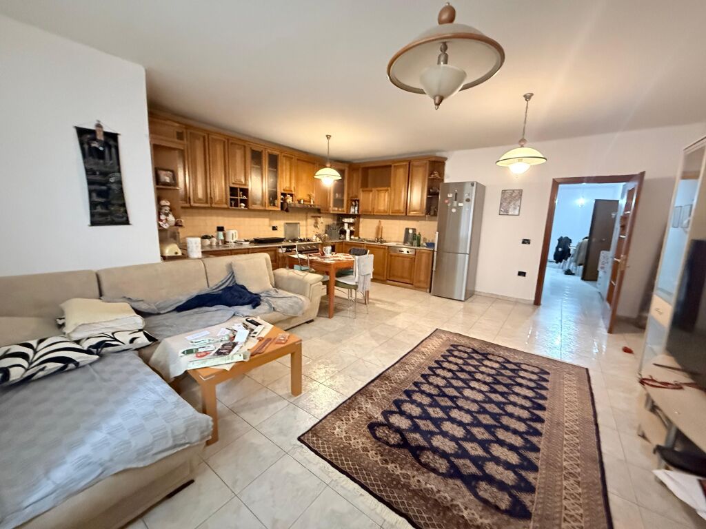 APARTAMENT 3+1 PER SHITJE PRANE KIKA 1