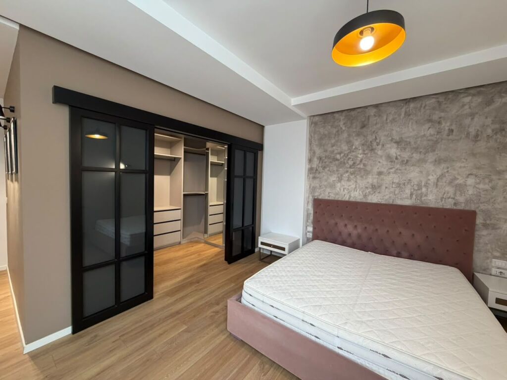 Jepet apartament 2+1+2 me qira tek Kopshti Zoologjik , Kopshti Botanik , Liqeni i Thate