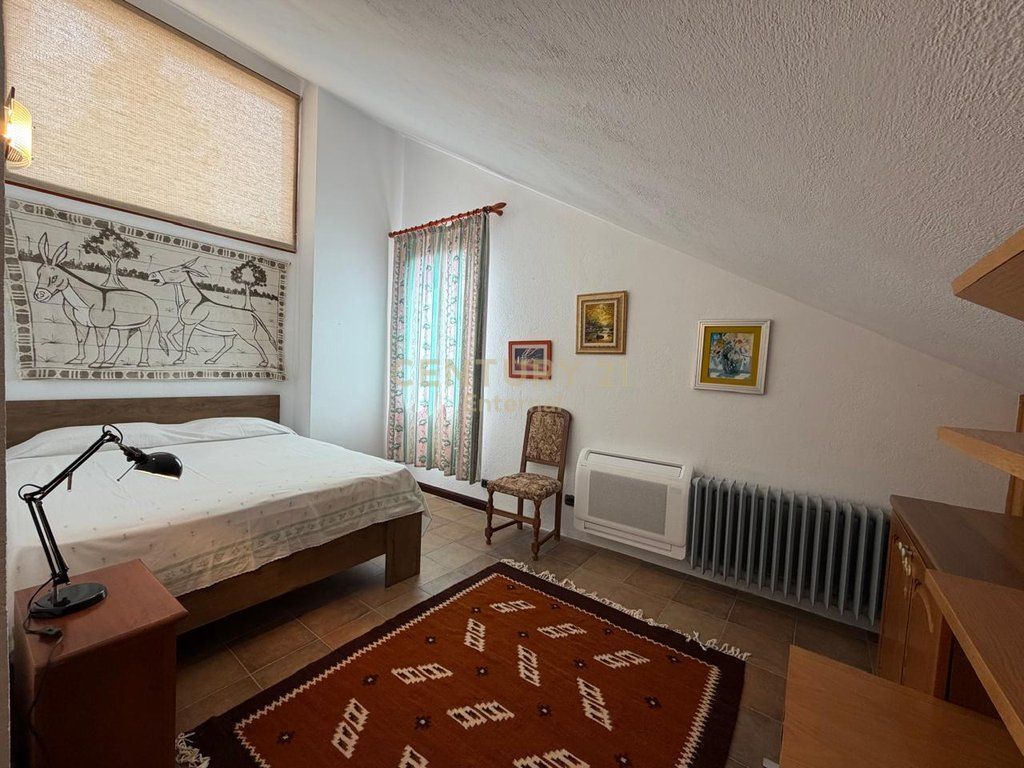 VILË PRANË LIQENIT TË FARKËS – LUKS, HAPËSIRË DHE PRIVATËSI!