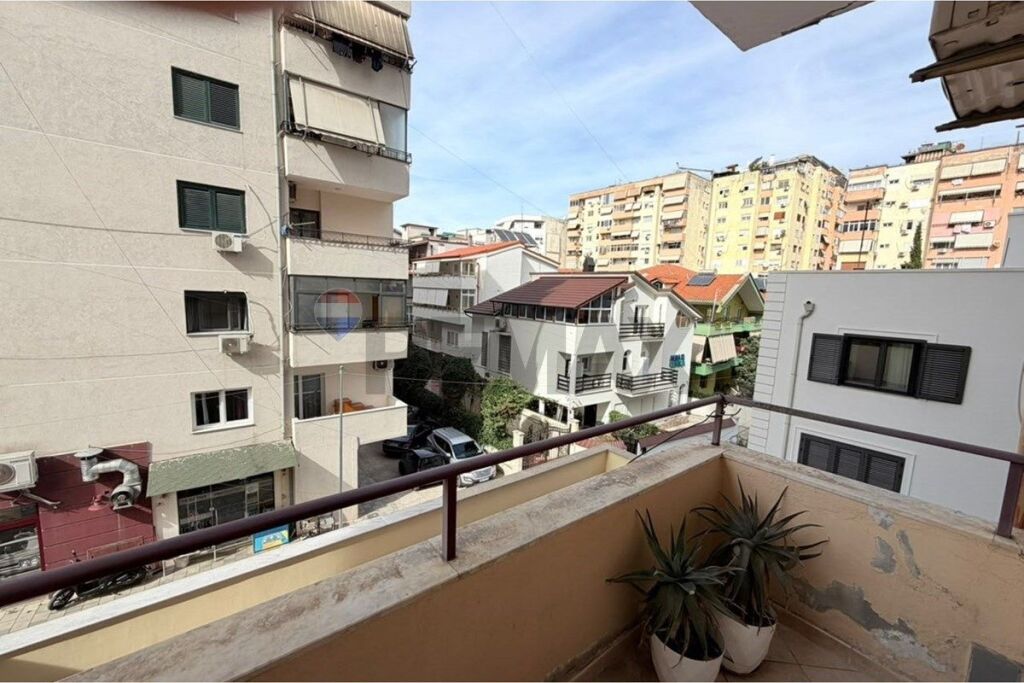 Apartment 3+1+2 for sale at the Commune of Paris