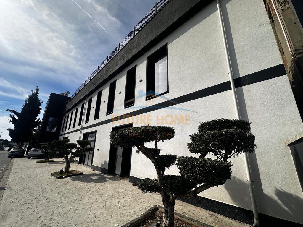 Shitet Godinë Biznesi + Apartament 3+1+2, Kavajë
