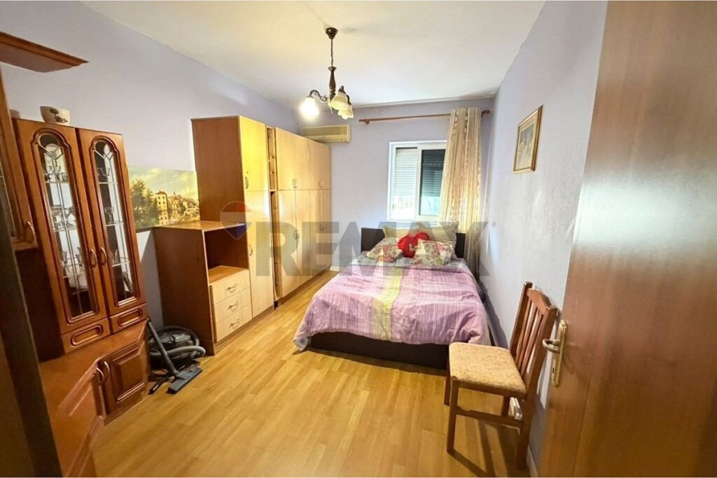 Apartment 3+1+2 for sale at the Commune of Paris