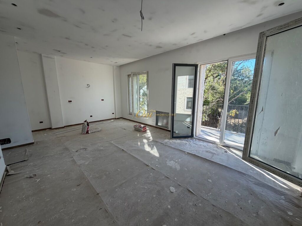 PRANE TEG SHITET APARTAMENT 2+1
