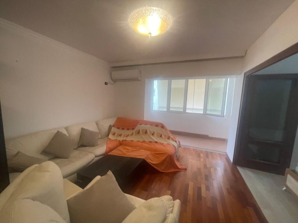 Vasil Shanto, jepet me qera apartament 1+1