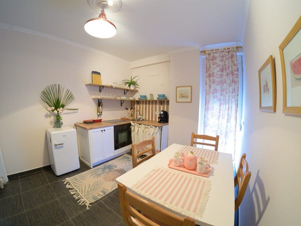 SHITET APARTAMENT 3+1 NË RRUGËN E BARRIKADAVE – INVESTIM ME POTENCIAL TË LARTË!