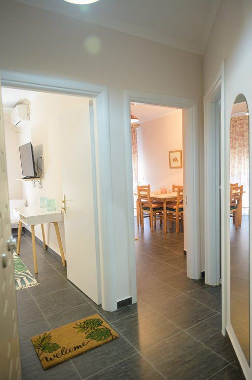 SHITET APARTAMENT 3+1 NË RRUGËN E BARRIKADAVE – INVESTIM ME POTENCIAL TË LARTË!