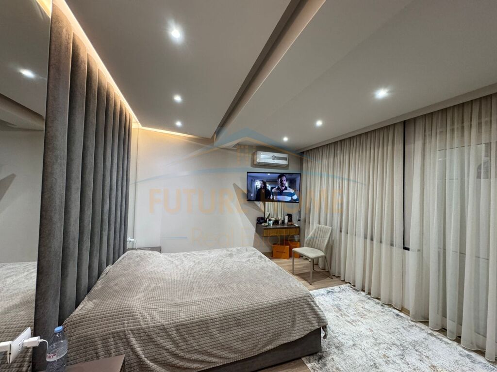 Shiten, 2 Apartamente 1+1/2+1,Rruga e Barrikadave, Tiranë.