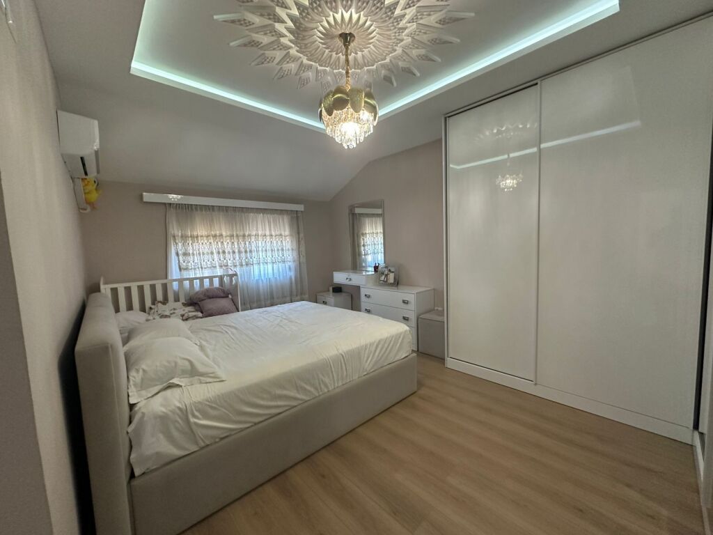 TEK XHAMLLIKU APARTAMENT 2+1+VERANDE PER QERA.