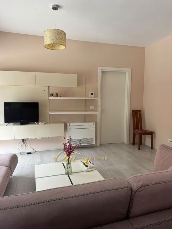 ZOGU I ZI APARTAMENT PER QERA 1+1