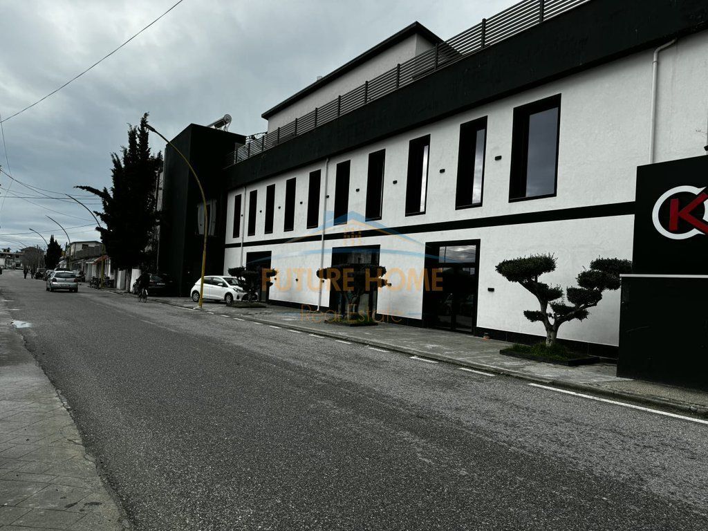 Shitet Godinë Biznesi + Apartament 3+1+2, Kavajë