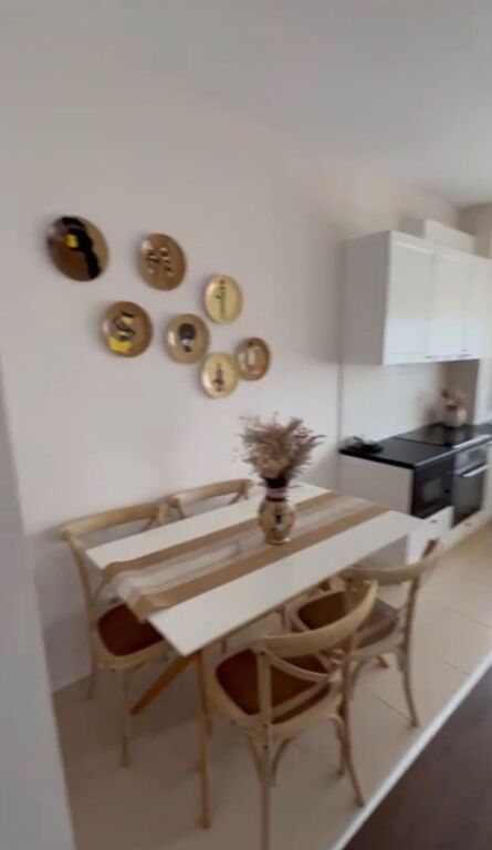 Kopshti Zologjik, jepet apartament 2+1+2 me qera.