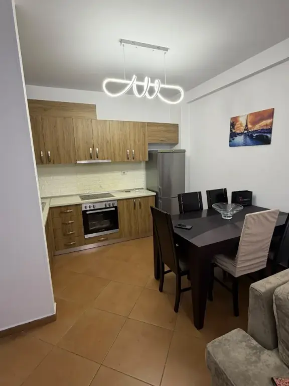 Qera | Apartament 2 + 1 | Shkozë | 390 €/muaj