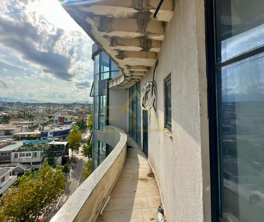 JEPET ME QIRA NDËRTESË 6-KATËSHE – KAMËZ, TIRANË