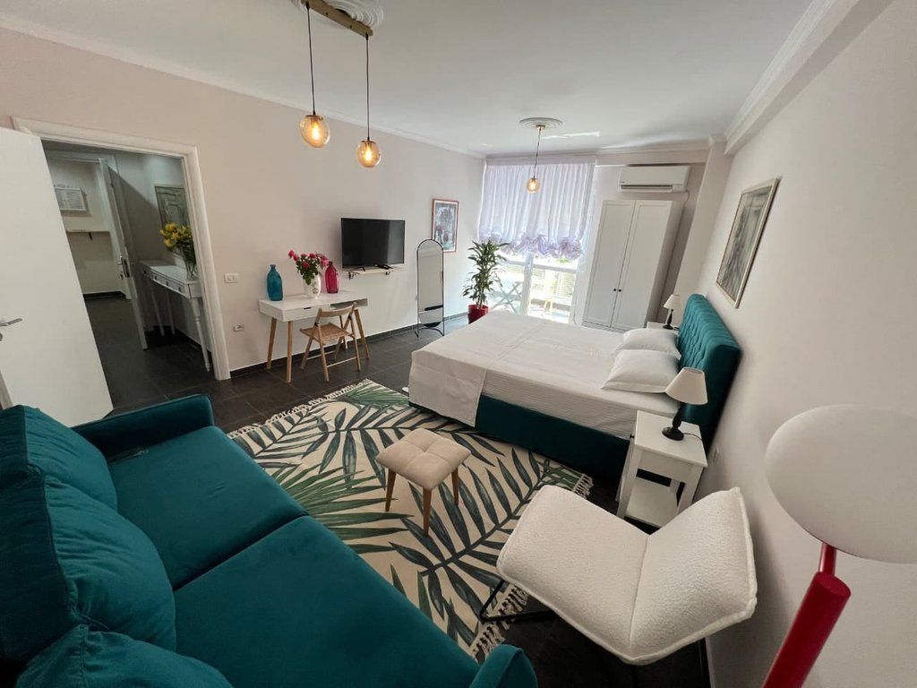 SHITET APARTAMENT 3+1 NË RRUGËN E BARRIKADAVE – INVESTIM ME POTENCIAL TË LARTË!