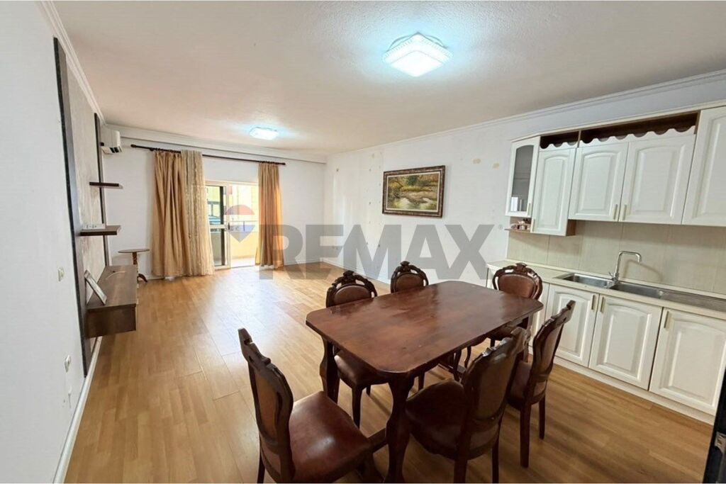 Apartment 3+1+2 for sale at the Commune of Paris
