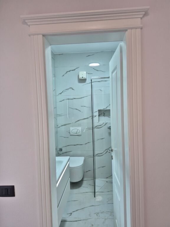Shitet  apartament  2+1 prane Shkencave te natyres