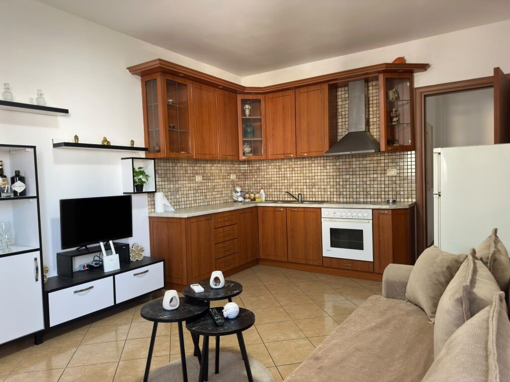 AFFITTASI APPARTAMENTO 1+1 – VICINO HOTEL DYRRAH, SPIAGGIA, DURRËS!