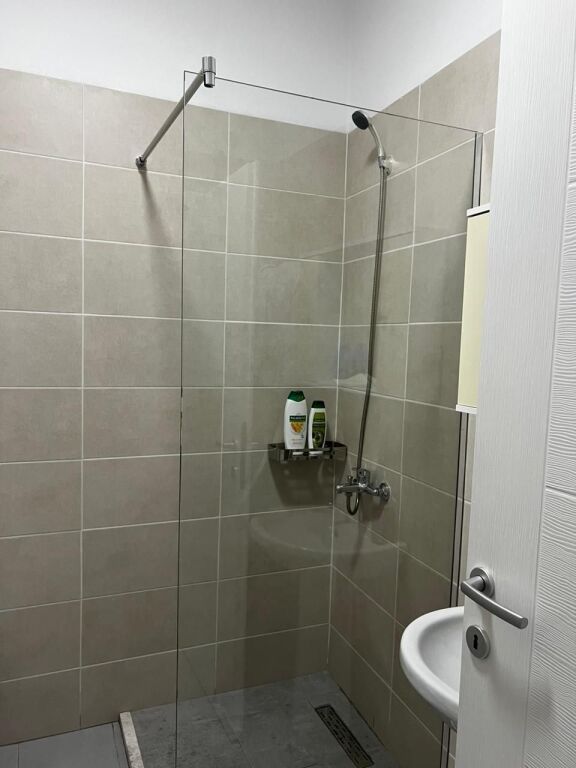 🏢Oxhaku,jepet me qera apartament 1+1 i mobiluar. 50,000Leke