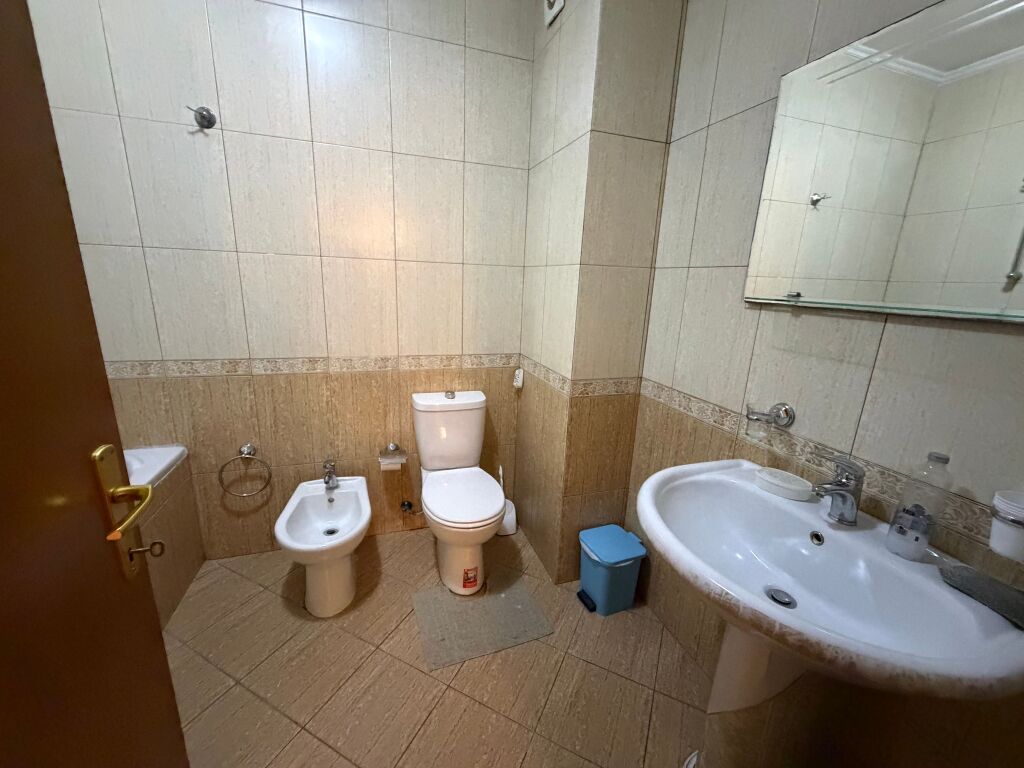 🏡 Jepet me qira apartament 2+1 pranë Liceut, Tiranë  80.000 leke