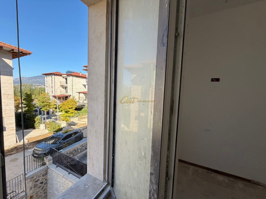 PRANE TEG SHITET APARTAMENT 2+1