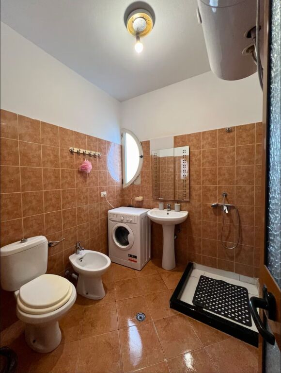 Apartament 1+1 me Qira Afër Hotel Adriatik, Plazhi i Durrësit